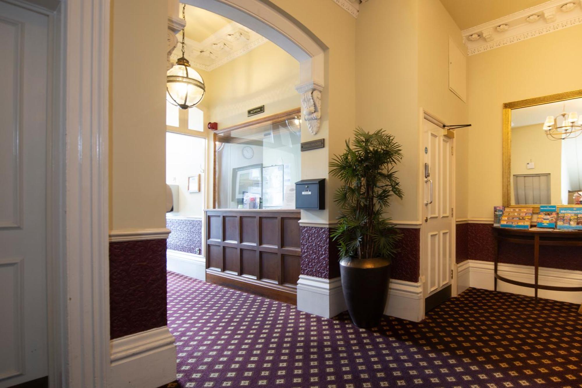 Cabot Court Hotel Wetherspoon Уэстон-сьюпер-Мэр Экстерьер фото