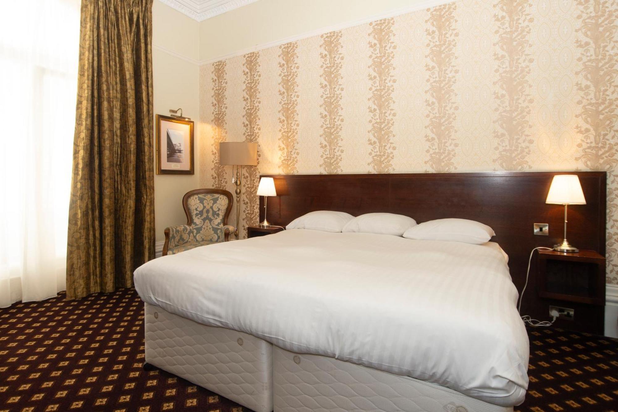 Cabot Court Hotel Wetherspoon Уэстон-сьюпер-Мэр Экстерьер фото