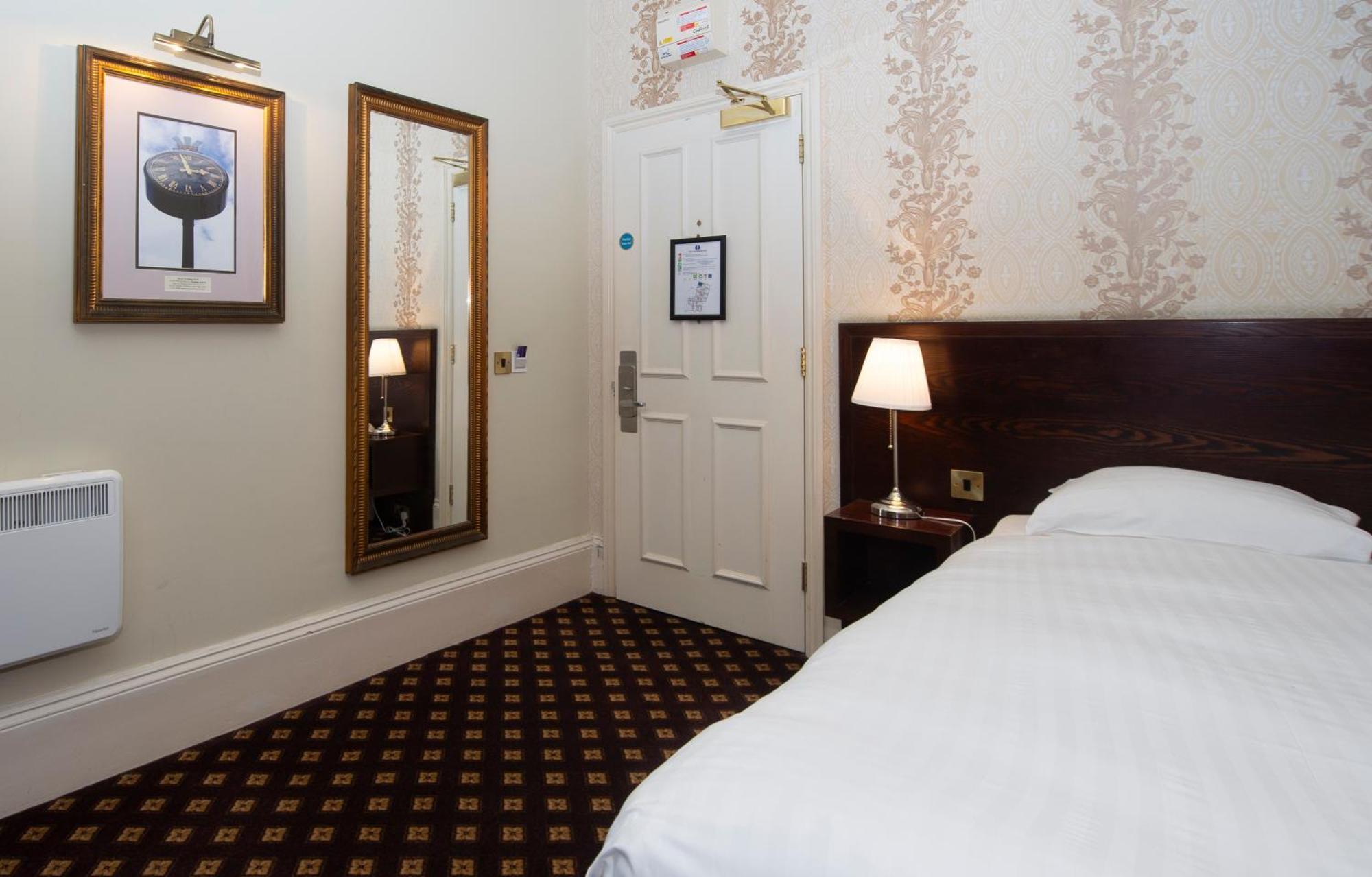 Cabot Court Hotel Wetherspoon Уэстон-сьюпер-Мэр Экстерьер фото