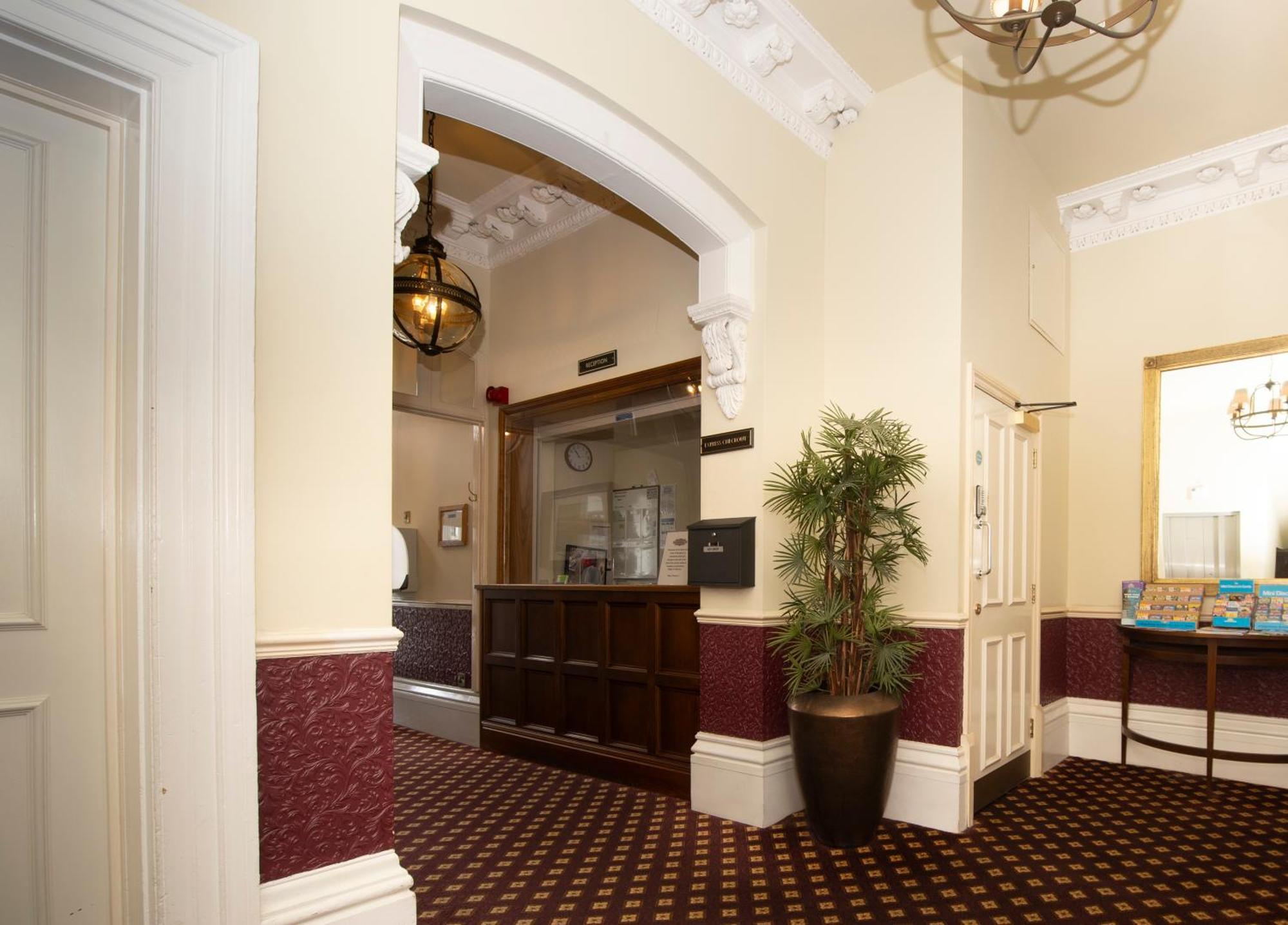 Cabot Court Hotel Wetherspoon Уэстон-сьюпер-Мэр Экстерьер фото