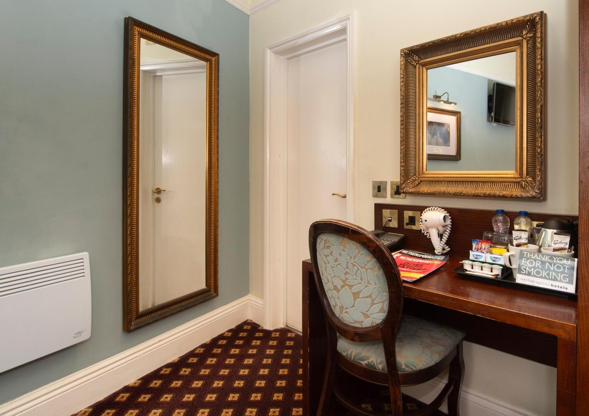 Cabot Court Hotel Wetherspoon Уэстон-сьюпер-Мэр Экстерьер фото
